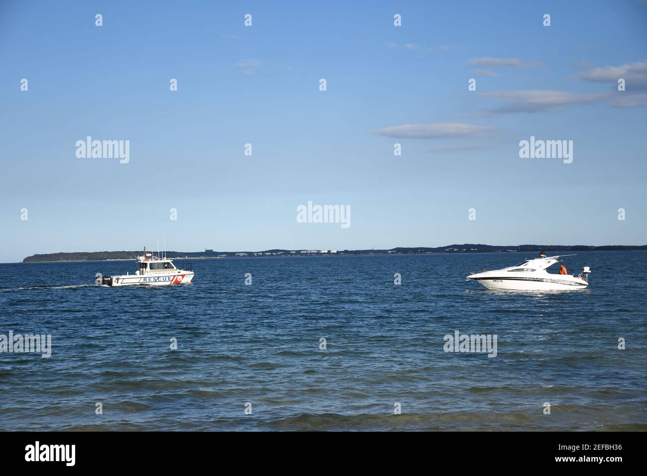 SYDNEY, AUSTRALIEN - 05. Sep 2020: Paar des Schiffes im Meer. Es ist ein sonniger Tag in Australien. Stockfoto