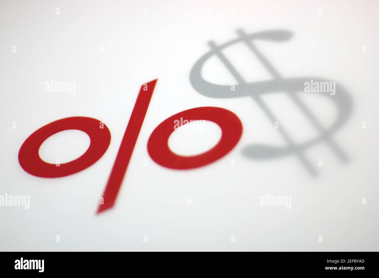 Nahaufnahme eines Prozentzeichens und eines Dollarzeichens Stockfoto