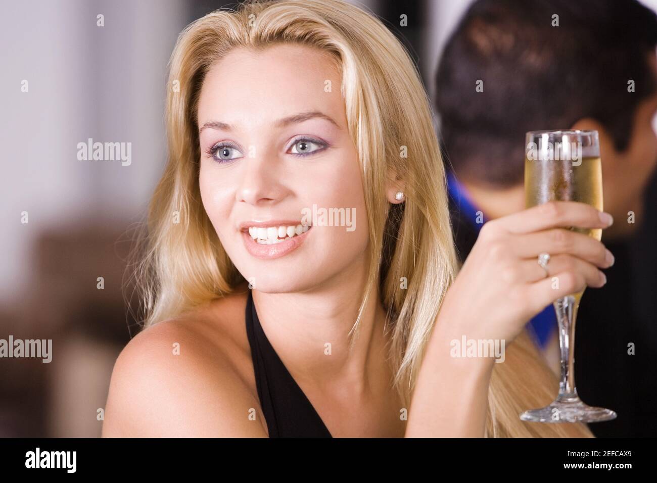 Junge Frau mit Sektflöte Stockfoto