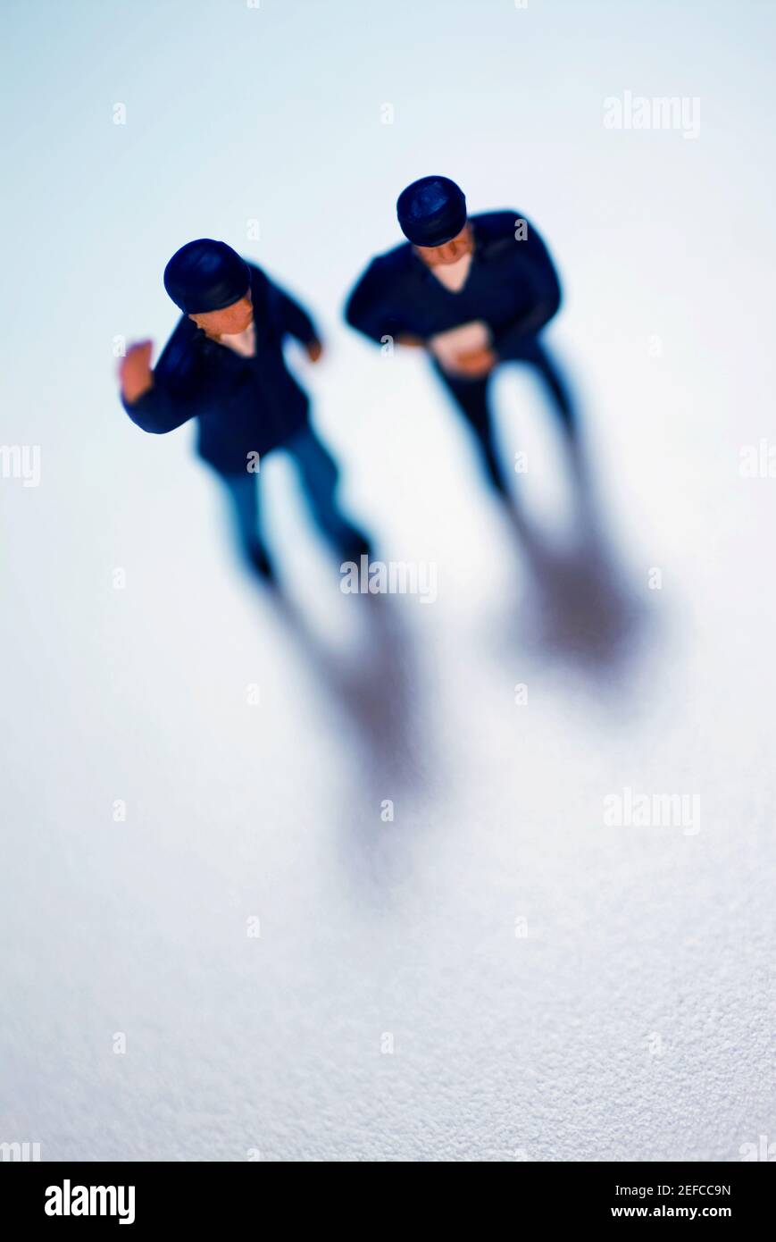 High-Angle-Ansicht von zwei menschlichen Figuren Stockfoto