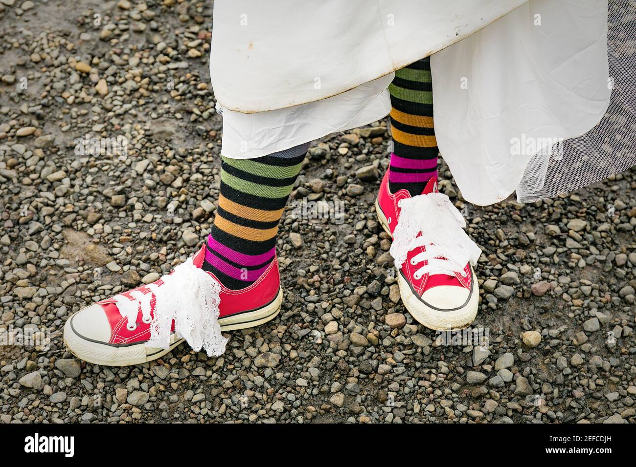 Einzigartige und farbenfrohe Brautschuhe Stockfoto