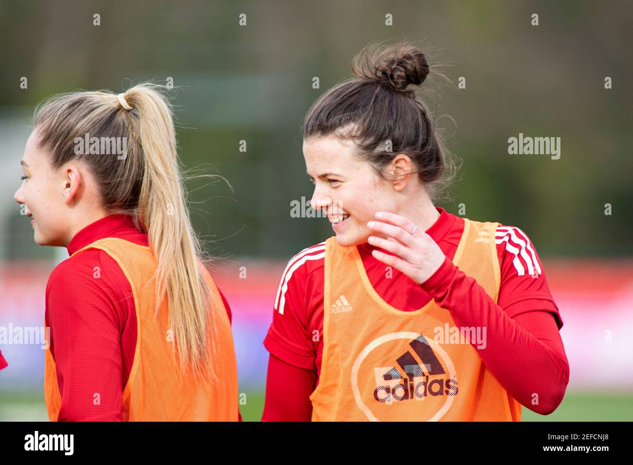 Cardiff, Großbritannien. Februar 2021, 17th. Hayley Ladd von Wales Frauen im Training. Wales Trainingslager für die Nationalmannschaft der Frauen im Vale Resort, Hensol, in der Nähe von Cardiff am Mittwoch, den 17th. Februar 2021. Redaktionelle Verwendung nur, Bild von Lewis Mitchell/Andrew Orchard Sport Fotografie/Alamy Live Nachrichten Kredit: Andrew Orchard Sport Fotografie/Alamy Live Nachrichten Stockfoto
