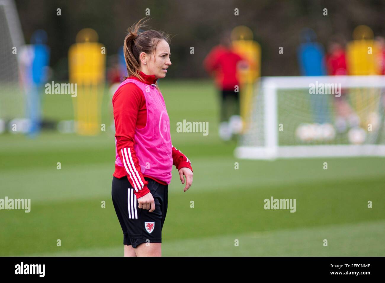 Cardiff, Großbritannien. Februar 2021, 17th. Kayleigh Green von Wales Frauen im Training. Wales Trainingslager für die Nationalmannschaft der Frauen im Vale Resort, Hensol, in der Nähe von Cardiff am Mittwoch, den 17th. Februar 2021. Redaktionelle Verwendung nur, Bild von Lewis Mitchell/Andrew Orchard Sport Fotografie/Alamy Live Nachrichten Kredit: Andrew Orchard Sport Fotografie/Alamy Live Nachrichten Stockfoto