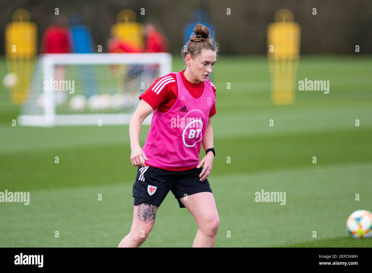 Cardiff, Großbritannien. Februar 2021, 17th. Rachel Rowe von Wales Frauen in der Ausbildung. Wales Trainingslager für die Nationalmannschaft der Frauen im Vale Resort, Hensol, in der Nähe von Cardiff am Mittwoch, den 17th. Februar 2021. Redaktionelle Verwendung nur, Bild von Lewis Mitchell/Andrew Orchard Sport Fotografie/Alamy Live Nachrichten Kredit: Andrew Orchard Sport Fotografie/Alamy Live Nachrichten Stockfoto