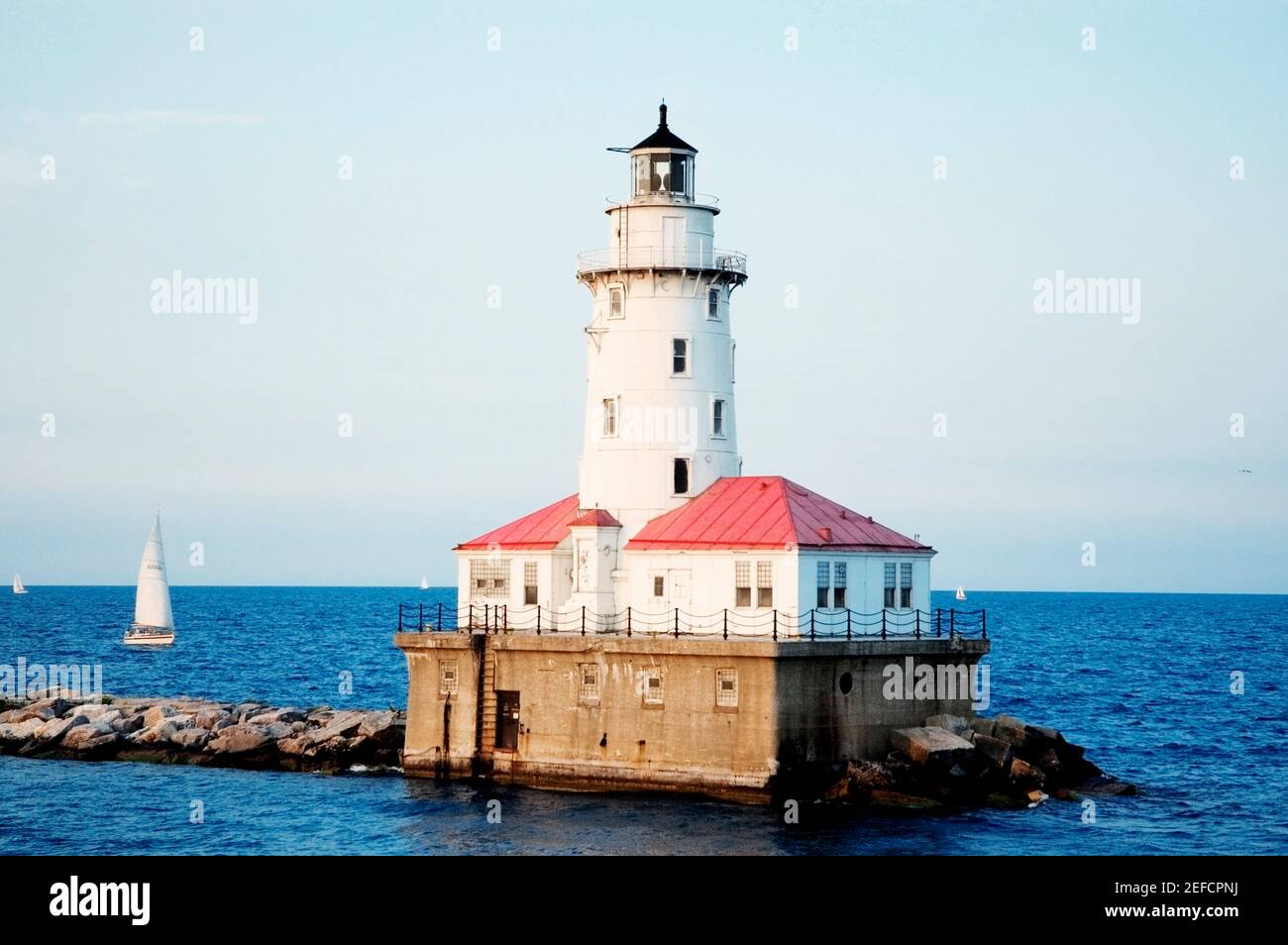 Leuchtturm im Meer, Chicago Harbor Leuchtturm, Chicago, Illinois, USA Stockfoto