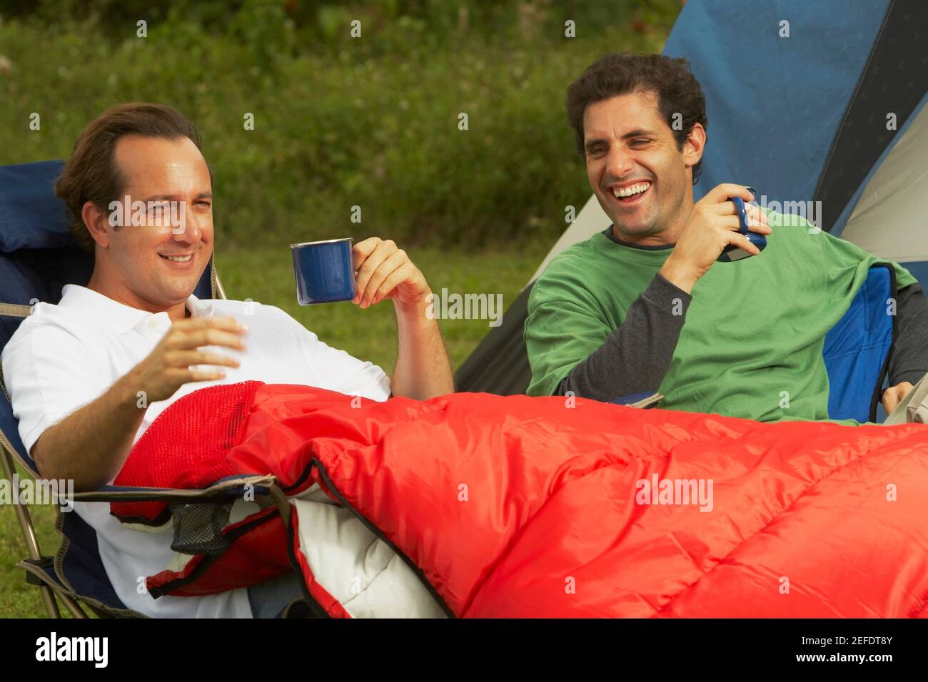 Zwei Männer mittleren Erwachsenen lächeln Stockfoto