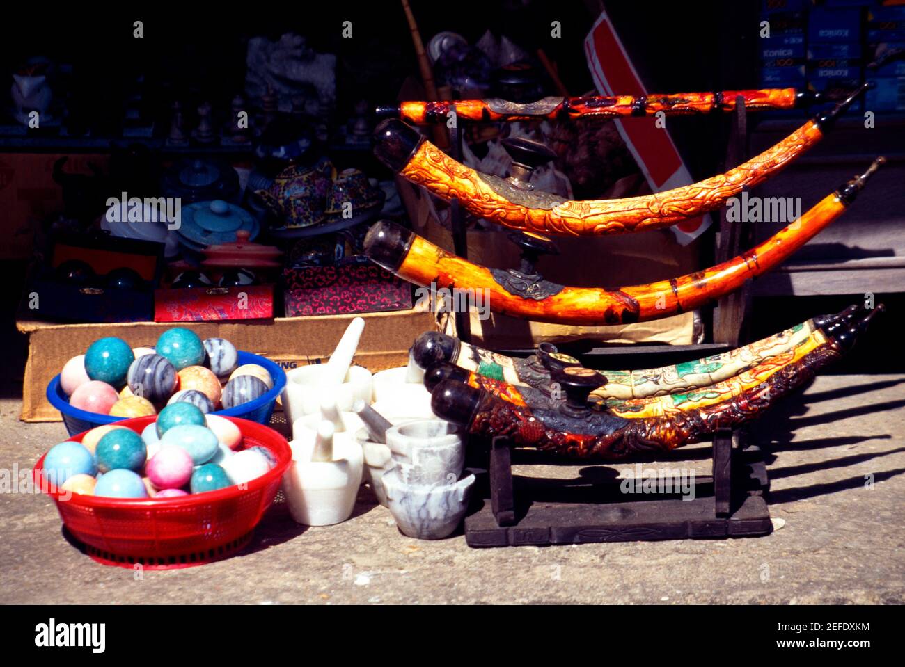 Marmorgegenstände und Opiumrohre, Danang, Vietnam Stockfoto