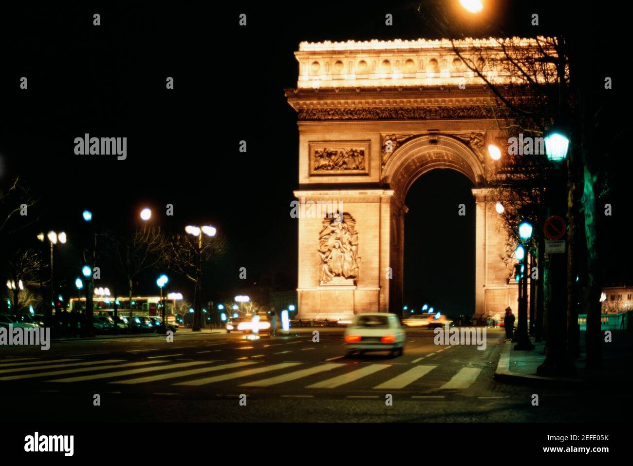 Blick auf den Arc. De Tri. Bei Nacht Stockfoto