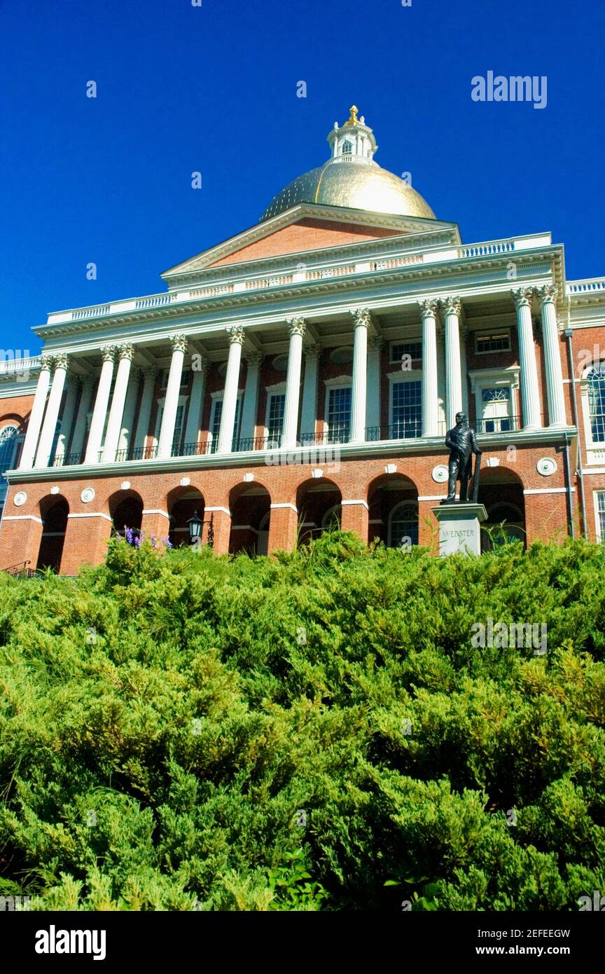Low-Angle-Ansicht eines Gebäudes, Massachusetts State Capitol, Boston, Massachusetts, USA Stockfoto