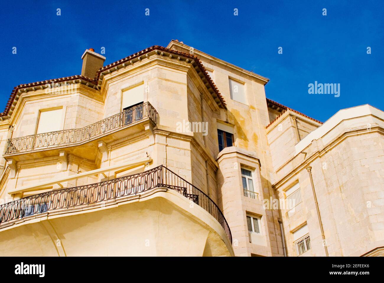 Niedrige Ansicht eines Gebäudes, Biarritz, Baskenland, Pyrenees_Atlantiques, Aquitaine, Frankreich Stockfoto
