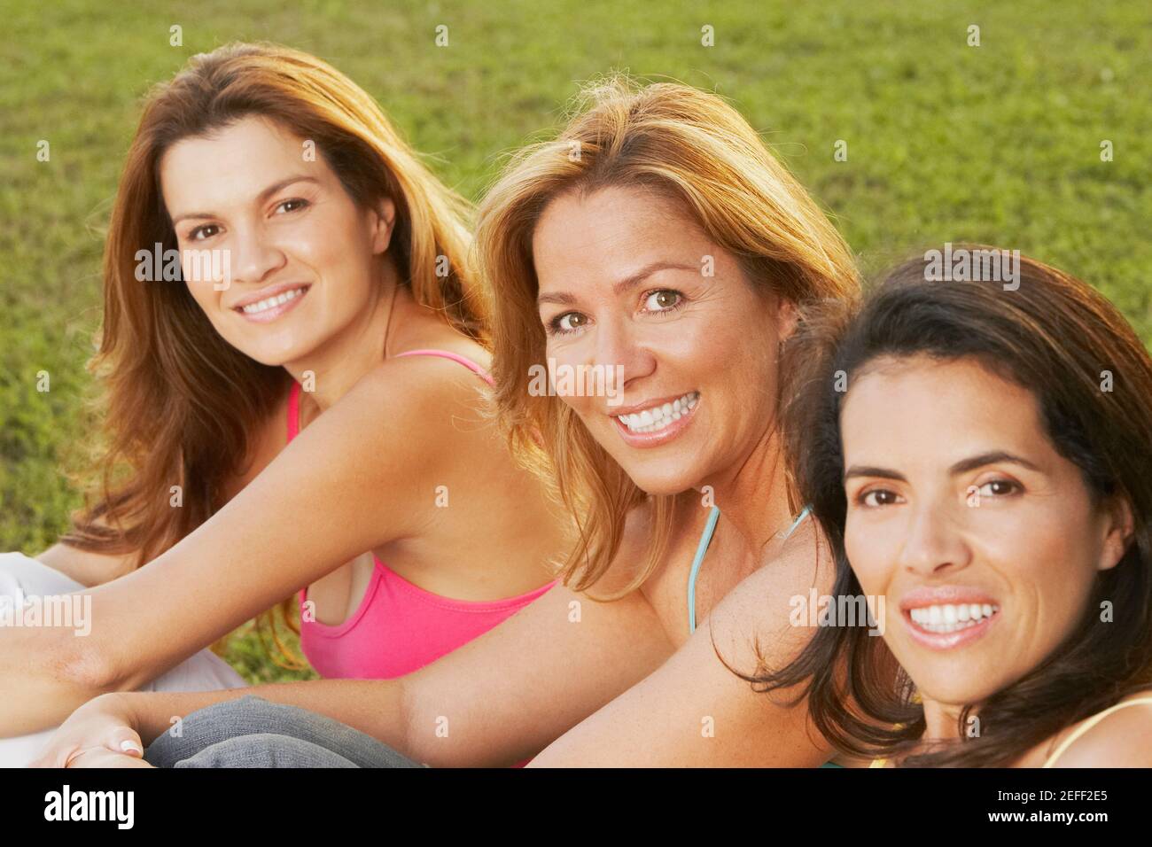 Porträt von zwei Mitte Erwachsene Frauen und eine reife Frau, Lächeln Stockfoto