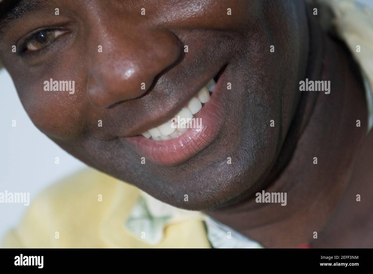 Nahaufnahme von einem reifen Mann lächelnd Stockfoto