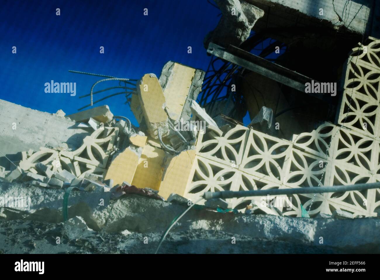 Niedriger Winkel Blick auf ein abgerissene Gebäude Stockfoto