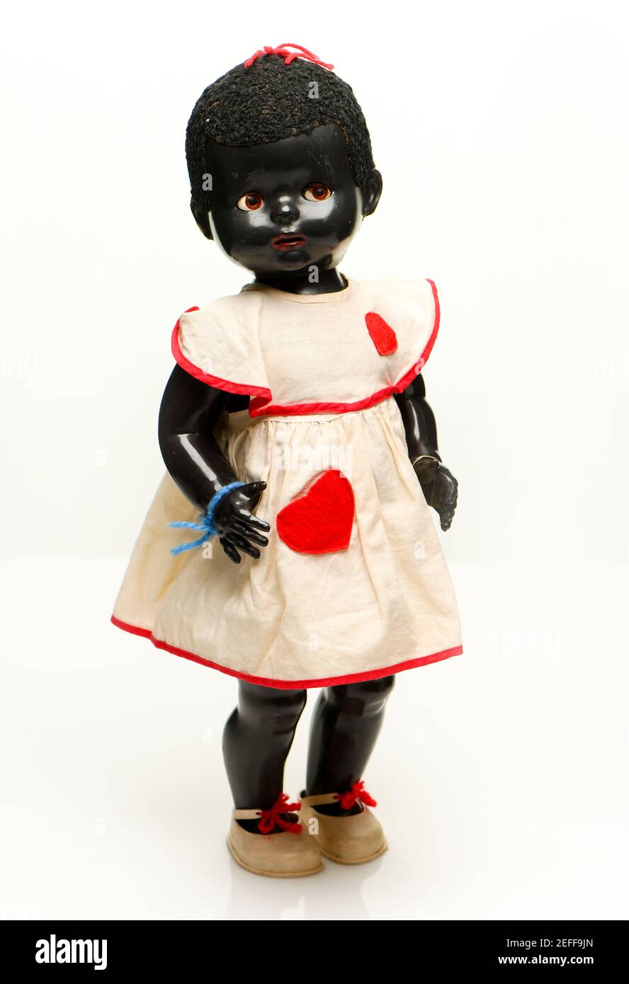 Antike Kinder-Ahnentafel schwarze Puppe aus dem frühen 50s ursprünglich in Guernsey Channel Inseln gekauft. Stockfoto