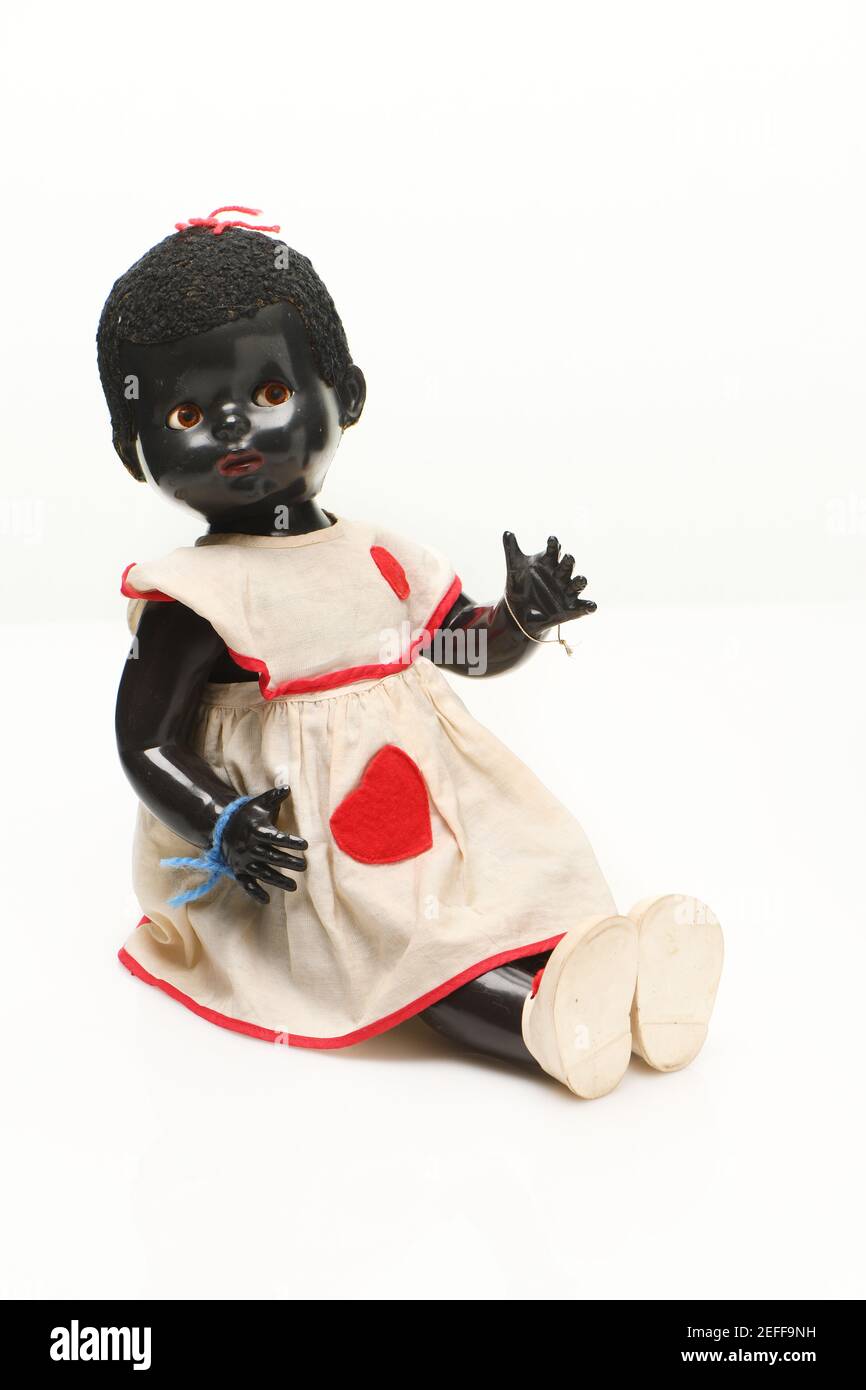 Antike Kinder-Ahnentafel schwarze Puppe aus dem frühen 50s ursprünglich in Guernsey Channel Inseln gekauft. Stockfoto