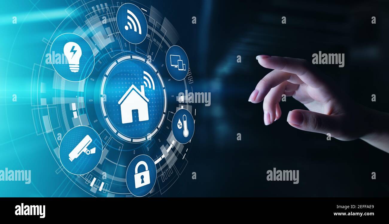 Smart Home Bedienfeld auf virtuellem Bildschirm. Technologiekonzept IOT und Automation Stockfoto