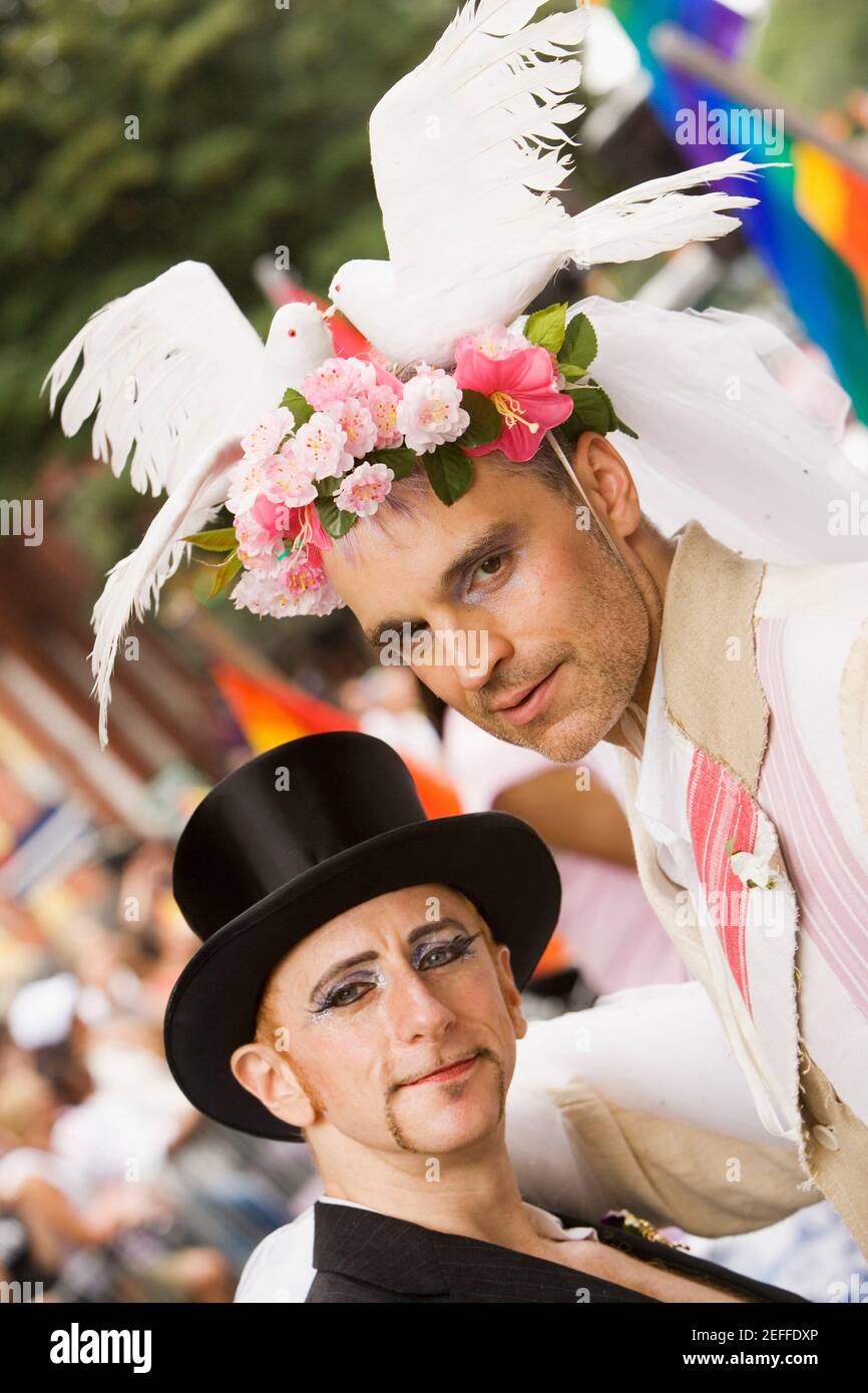 Portrait von zwei schwulen Männern bei einer schwulen Parade Stockfoto