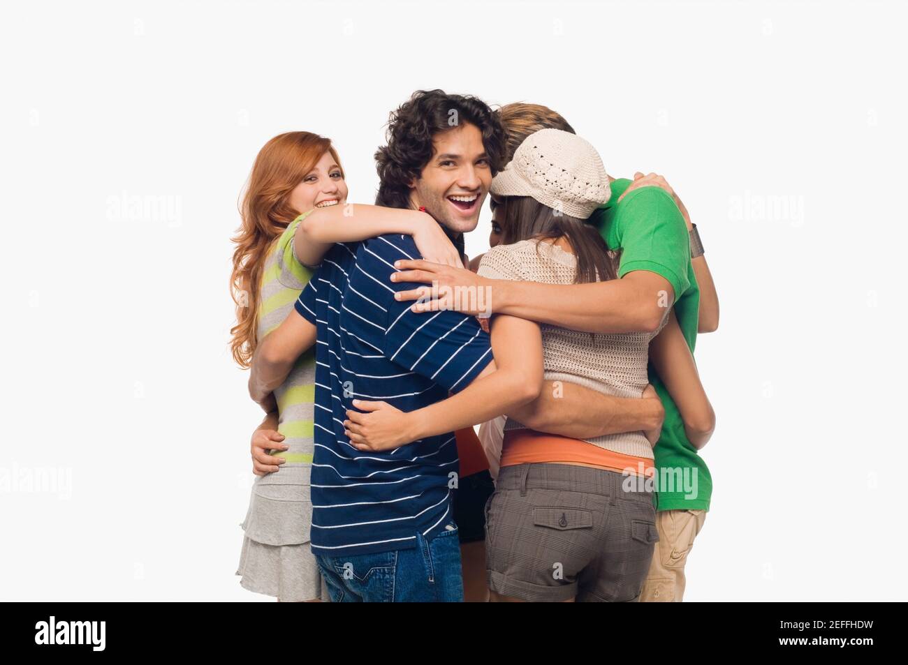 Zwei Männer und drei junge Frauen machen ein Wirrwarr Stockfoto