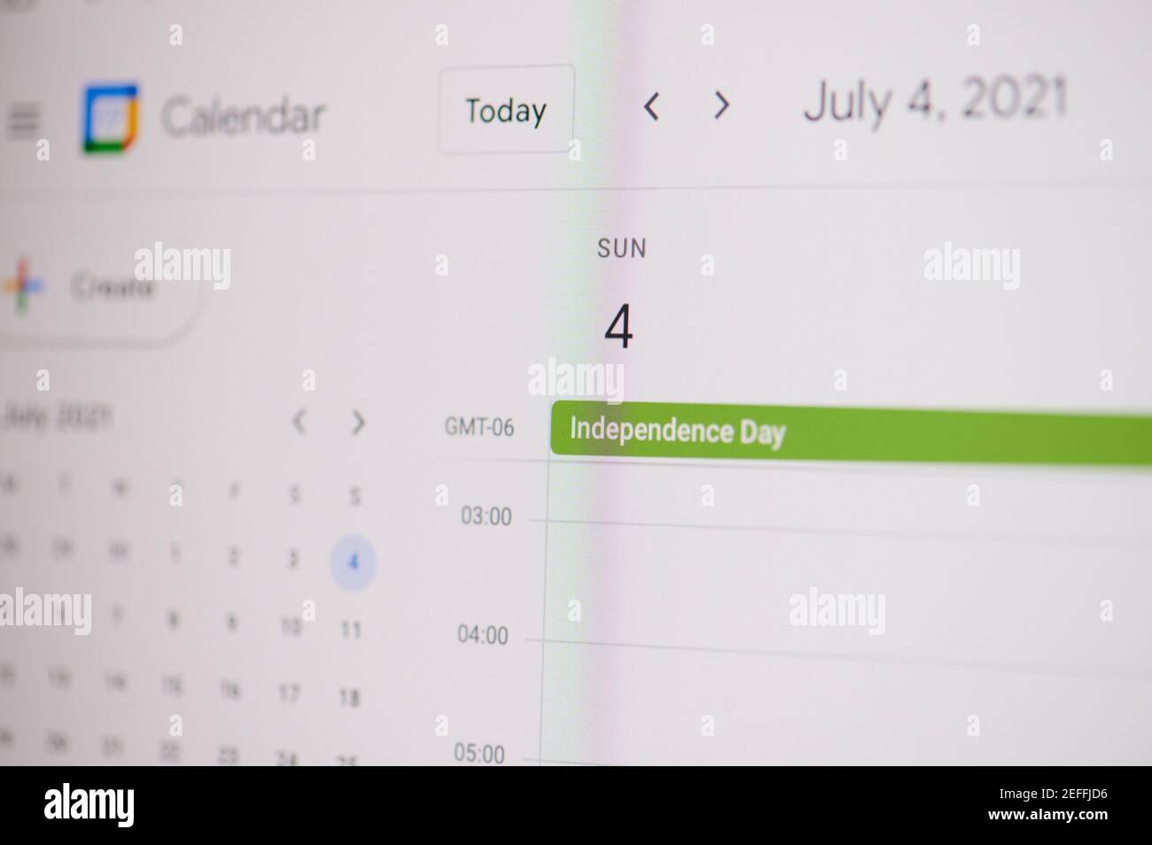 New york, USA - 17. Februar 2021: Unabhängigkeitstag 4 juli auf google Kalender auf Laptop-Bildschirm Nahaufnahme. Stockfoto