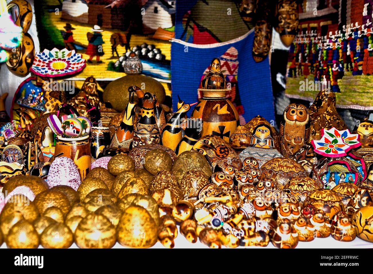 Nahaufnahme von Handwerksprodukten in einem Geschäft, Arequipa, Peru Stockfoto