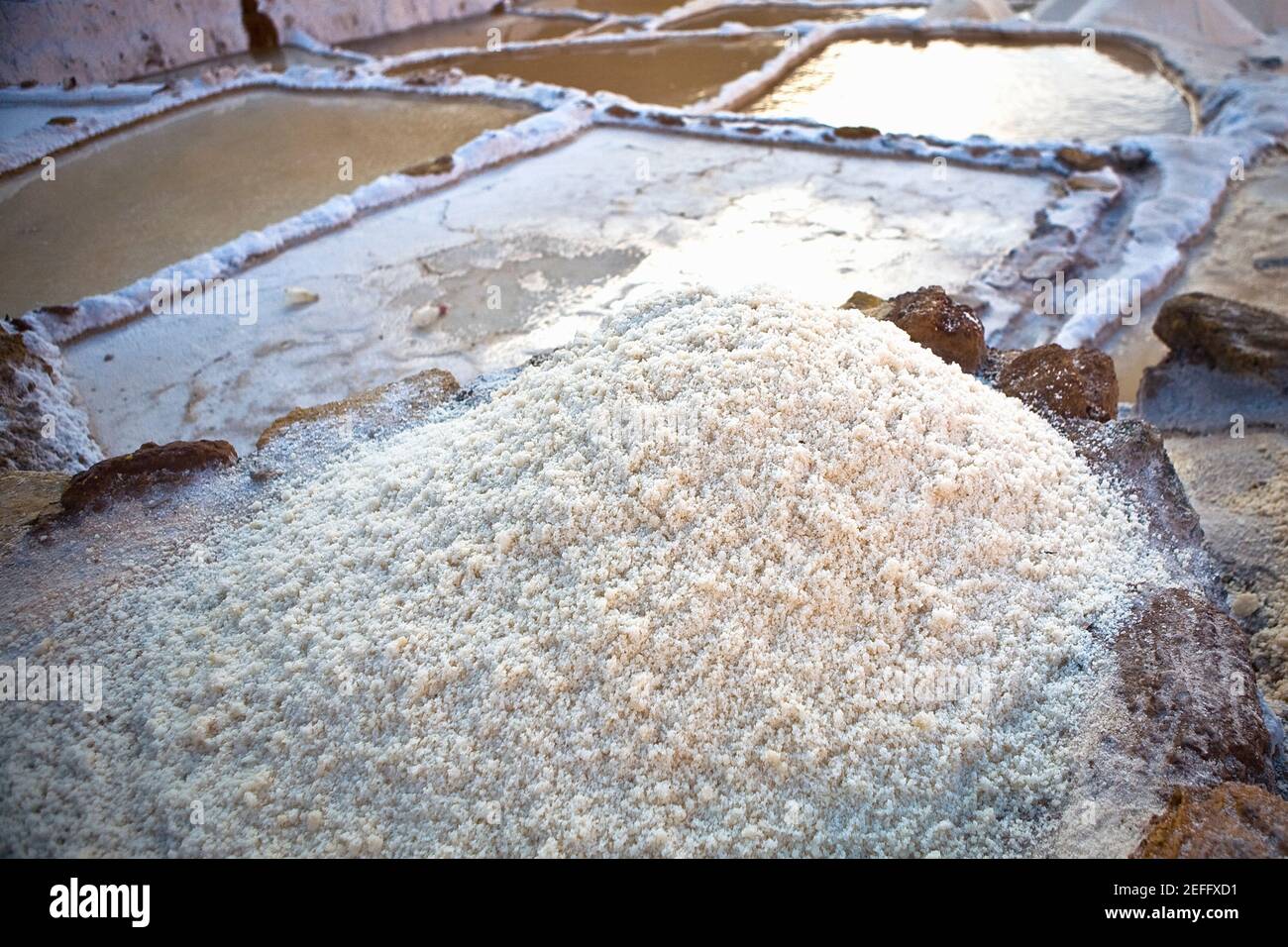 Nahaufnahme von Salzteichen, Salinas De Maras, Cuzco, Peru Stockfoto