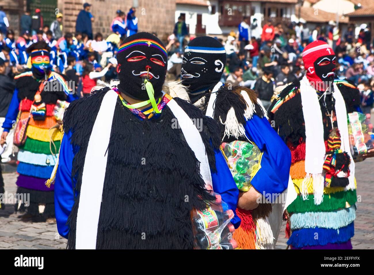 Gruppe von Menschen tragen traditionelle Tracht in einem Festival, Peru Stockfoto