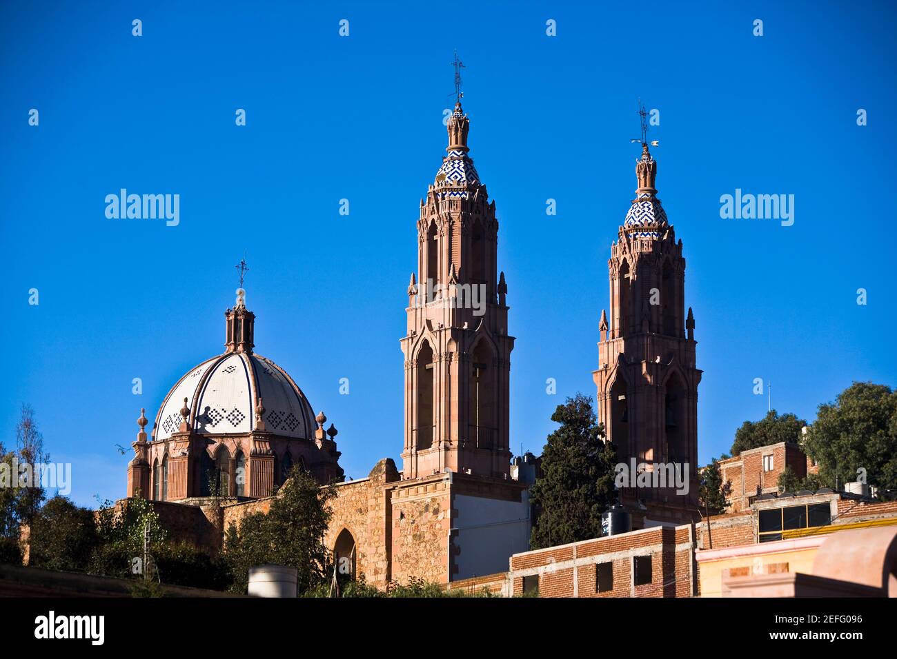 Niedrige Ansicht einer Kirche, Ex Convento De San Francisco, Zacatecas, Mexiko Stockfoto