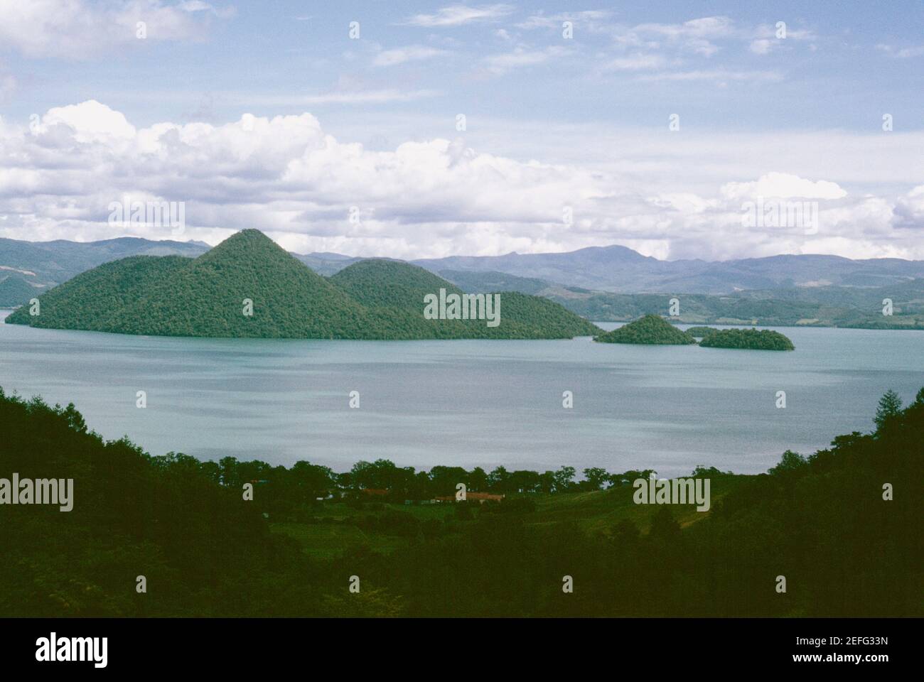 Hochwinkel Blick auf einen See, Lake Toya, Hokkaido, Japan Stockfoto