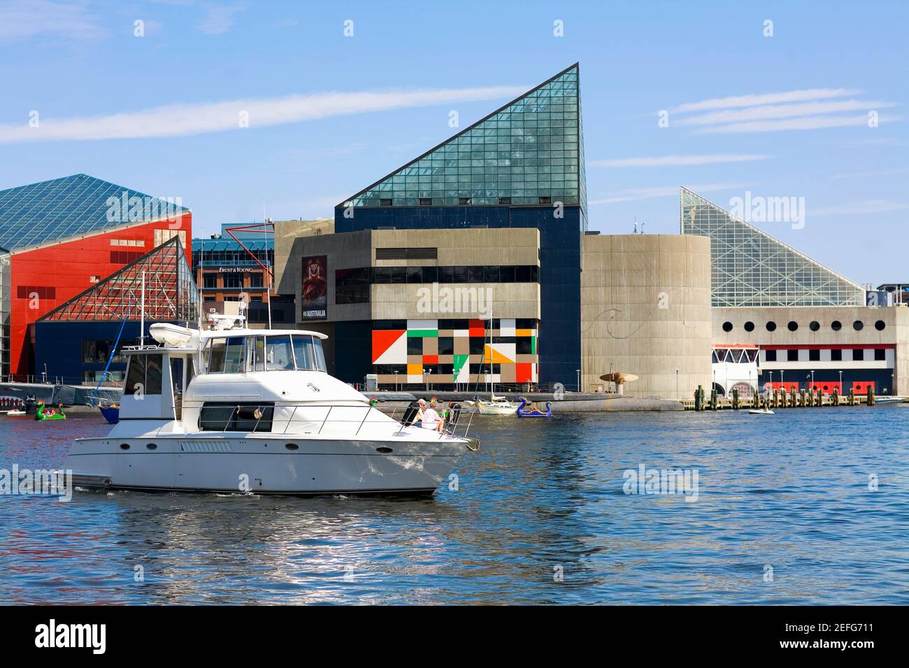 Motorboot am Hafen, Inner Harbor, Baltimore, Maryland, USA Stockfoto