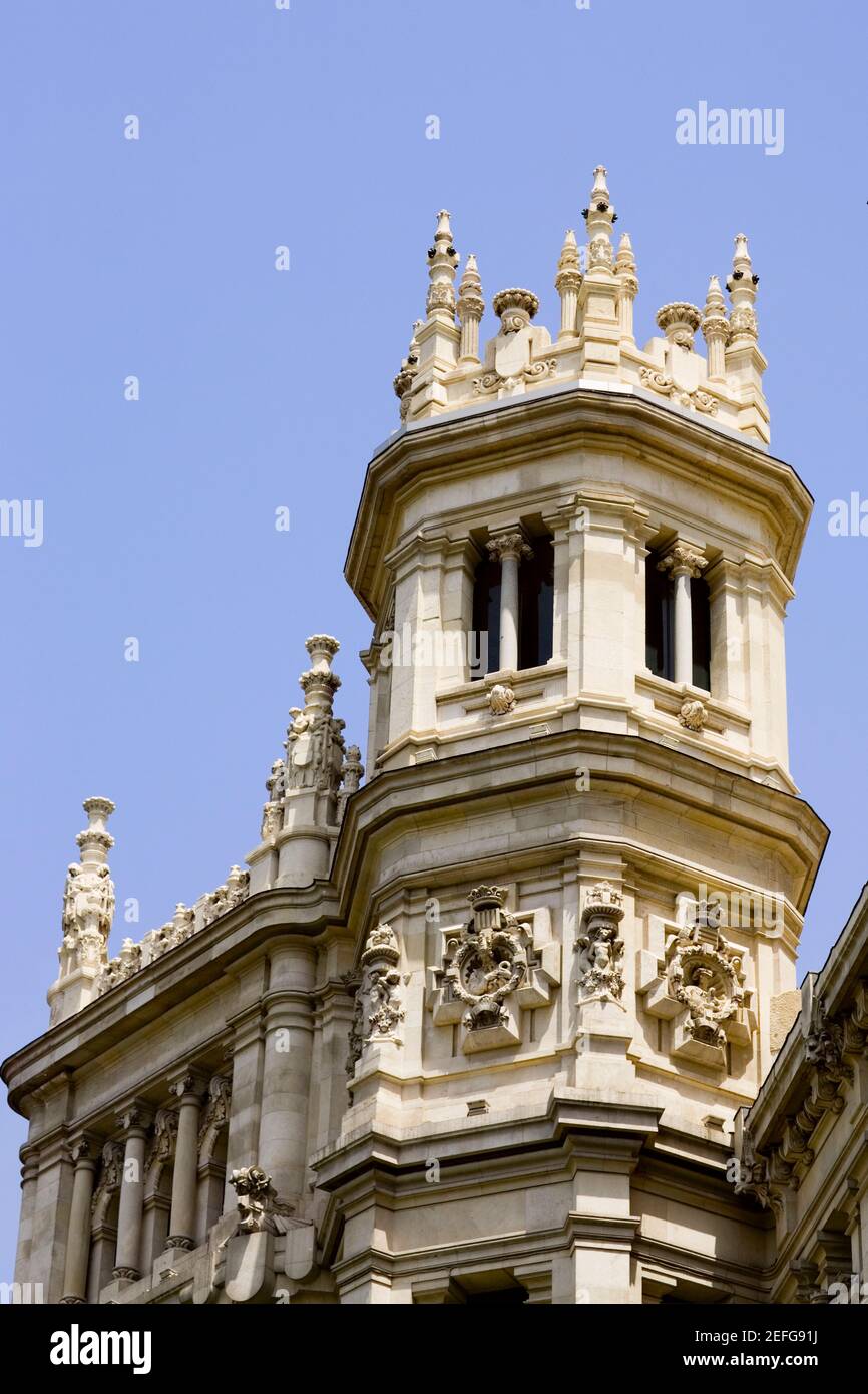 Blick auf ein Regierungsgebäude, Palacio De Comunicaciones, Plaza de Cibeles, Madrid, Spanien Stockfoto