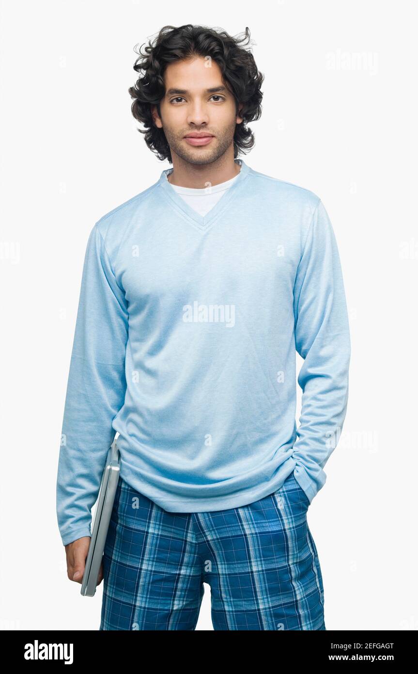 Porträt eines jungen Mannes mit einem laptop Stockfoto