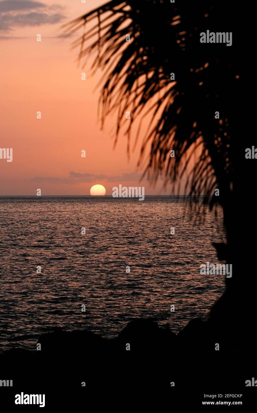 Sonnenuntergang über dem Meer, Pakini Nui Wind Project, South Point, Big Island, Hawaii Islands, USA Stockfoto