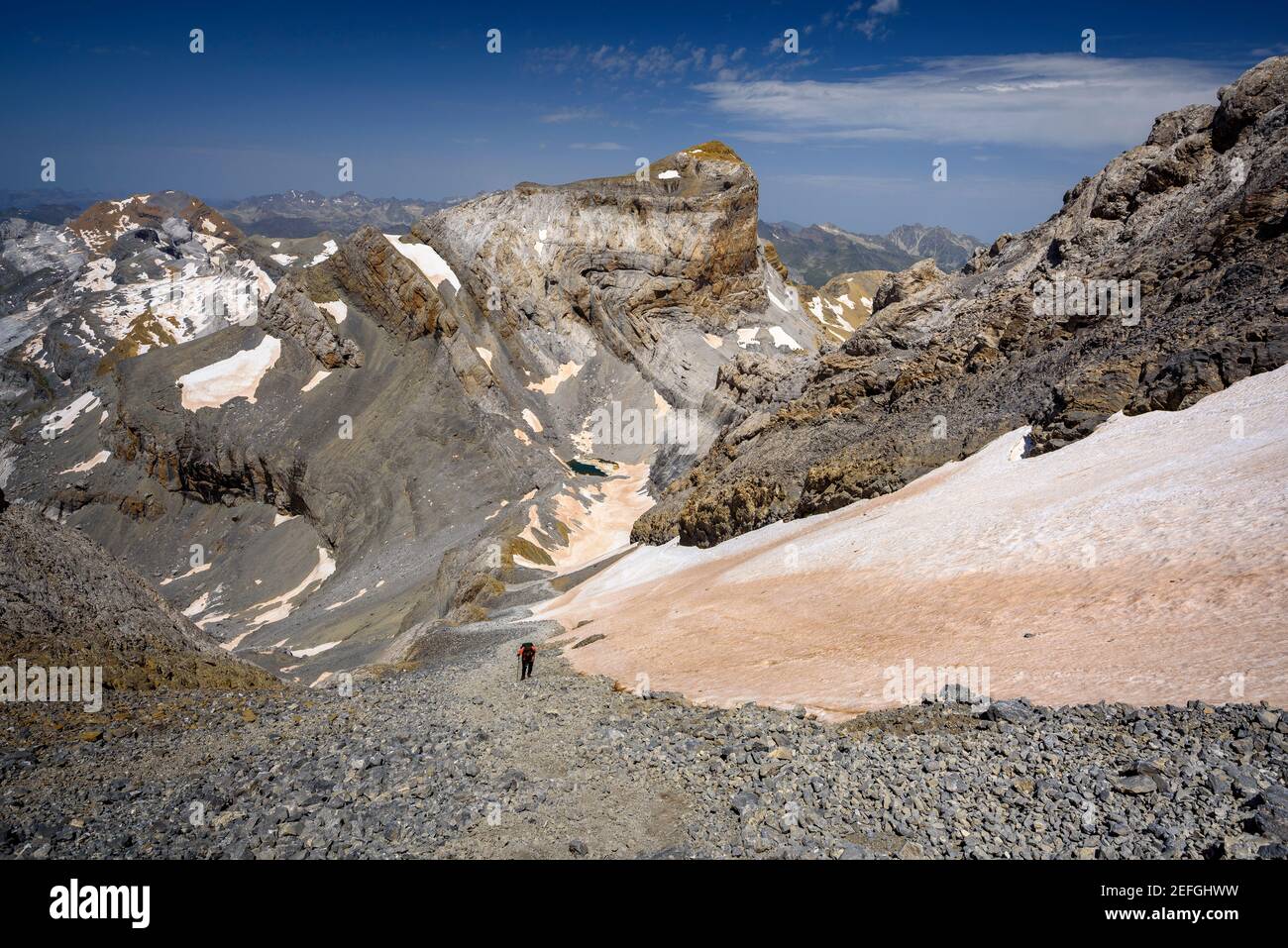 Der Gipfel des Cilindro de Marboré von der Route zum Gipfel des Monte Perdido aus gesehen (Nationalpark Ordesa y Monte Perdido, Pyrenäen, Spanien) Stockfoto