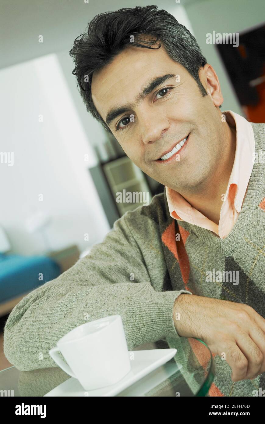 Porträt von einem reifen Mann lächelnd Stockfoto