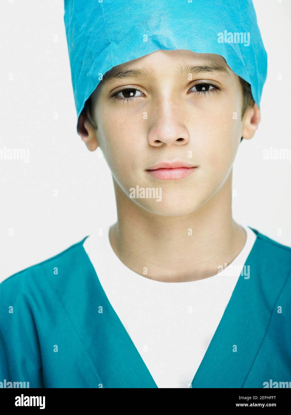 Porträt eines Jungen mit chirurgischen Peelings Stockfoto