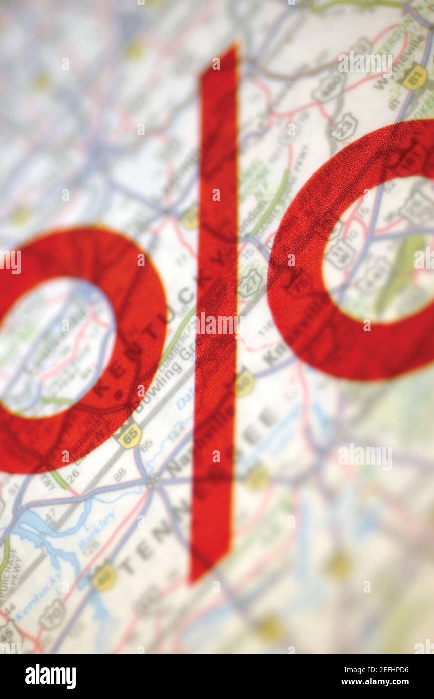 Nahaufnahme eines Prozentzeichens auf einem Globus Stockfoto