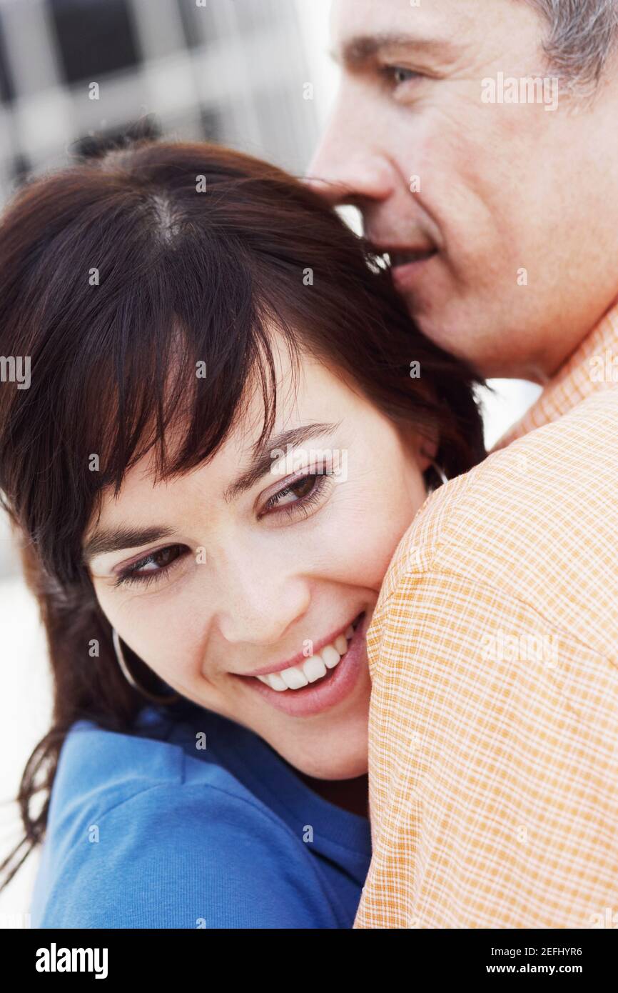 Nahaufnahme eines reifen Mannes und einer jungen Frau Stockfoto