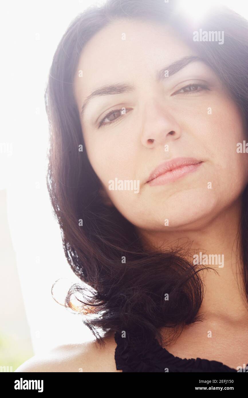 Porträt einer Mitte erwachsenen Frau ernst Stockfoto