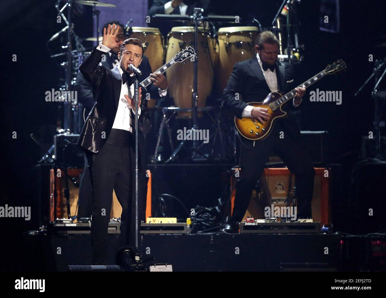 London, Großbritannien. 20.. Februar 2013. Justin Timberlake spielt auf der Bühne während der Brit Awards Show 2013, 02 Arena, London. Stockfoto