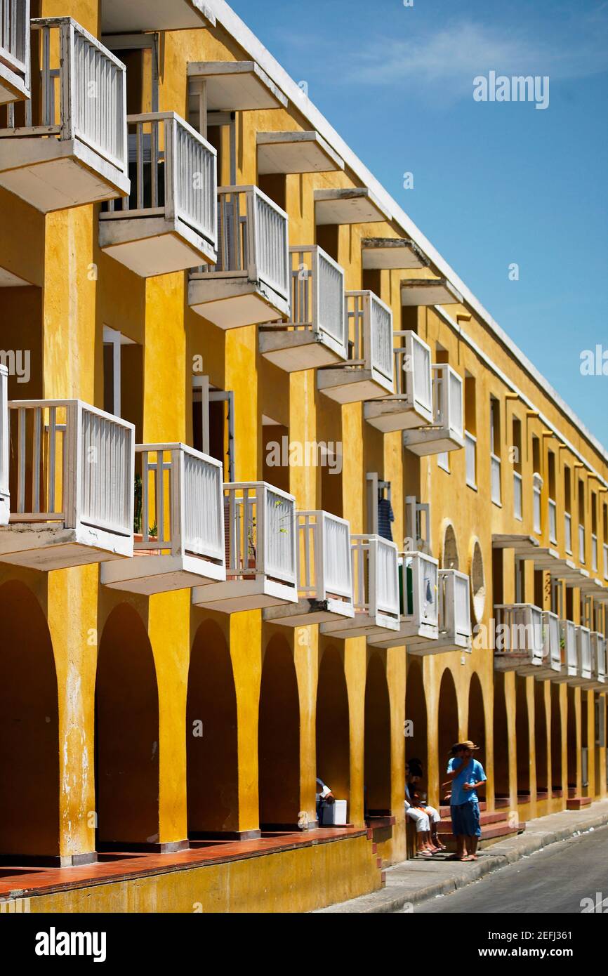 Balkonreihe in einem Gebäude, Cartagena, Kolumbien Stockfoto