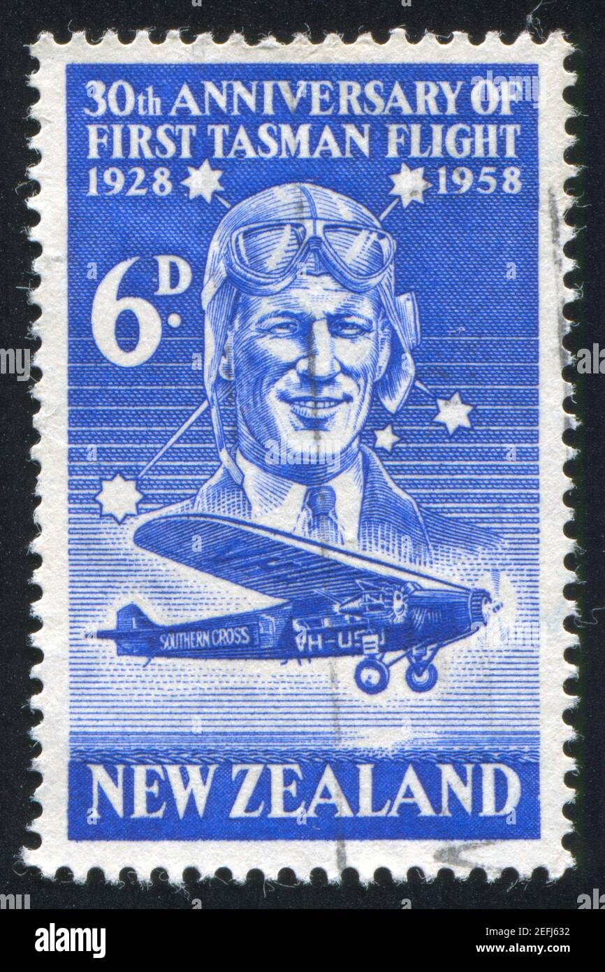 NEUSEELAND - UM 1958: Stempel gedruckt von Neuseeland, zeigt Sir Charles Kingsford-Smith und „Southern Cross“, um 1958 Stockfoto