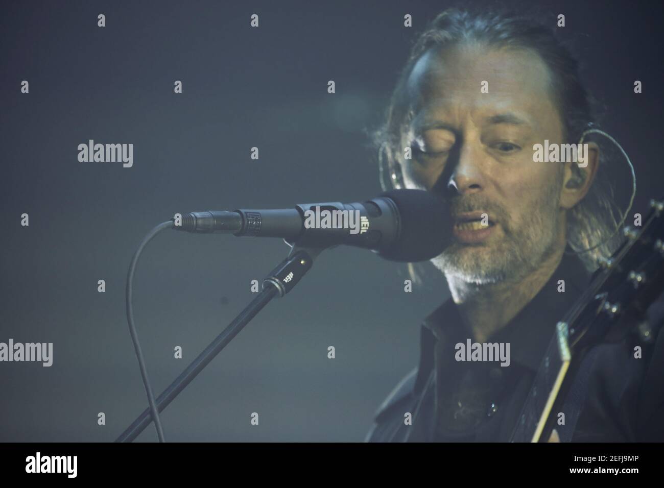 Thom Yorke von Radiohead spielt live auf der Bühne im Roundhouse in London Stockfoto