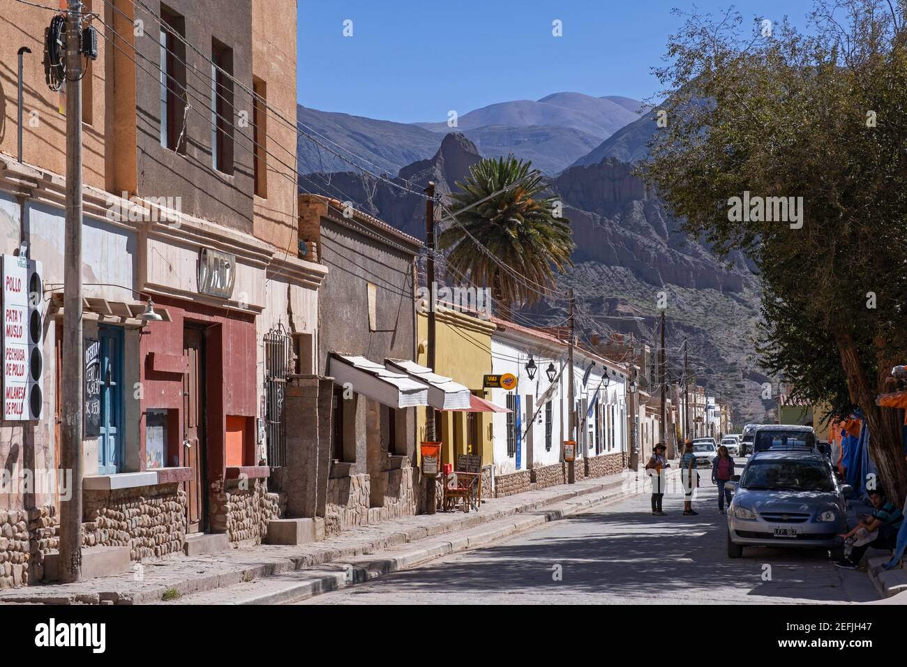 Straße mit lehmhäusern in der Stadt San Francisco de Tilcara, Provinz Jujuy, Argentinien Stockfoto