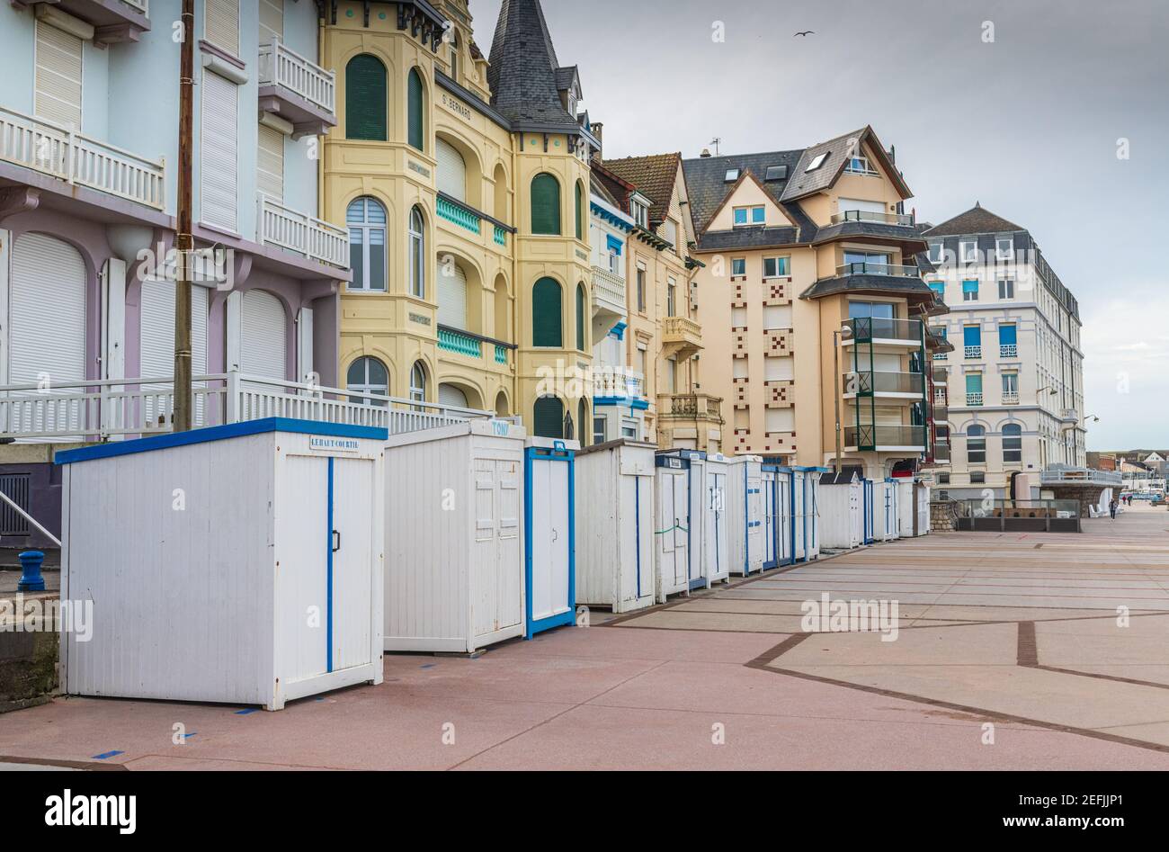 Architecture et Cabines de Bain sur la digue de Wimereux, Frankreich, Hauts de France Stockfoto