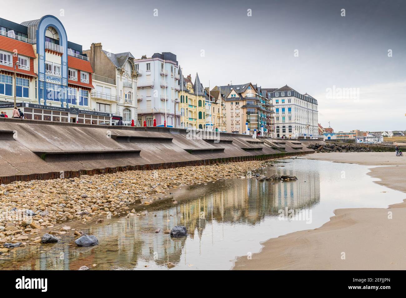 La digue de Wimereux à marée basse, Frankreich, Hauts de France Stockfoto