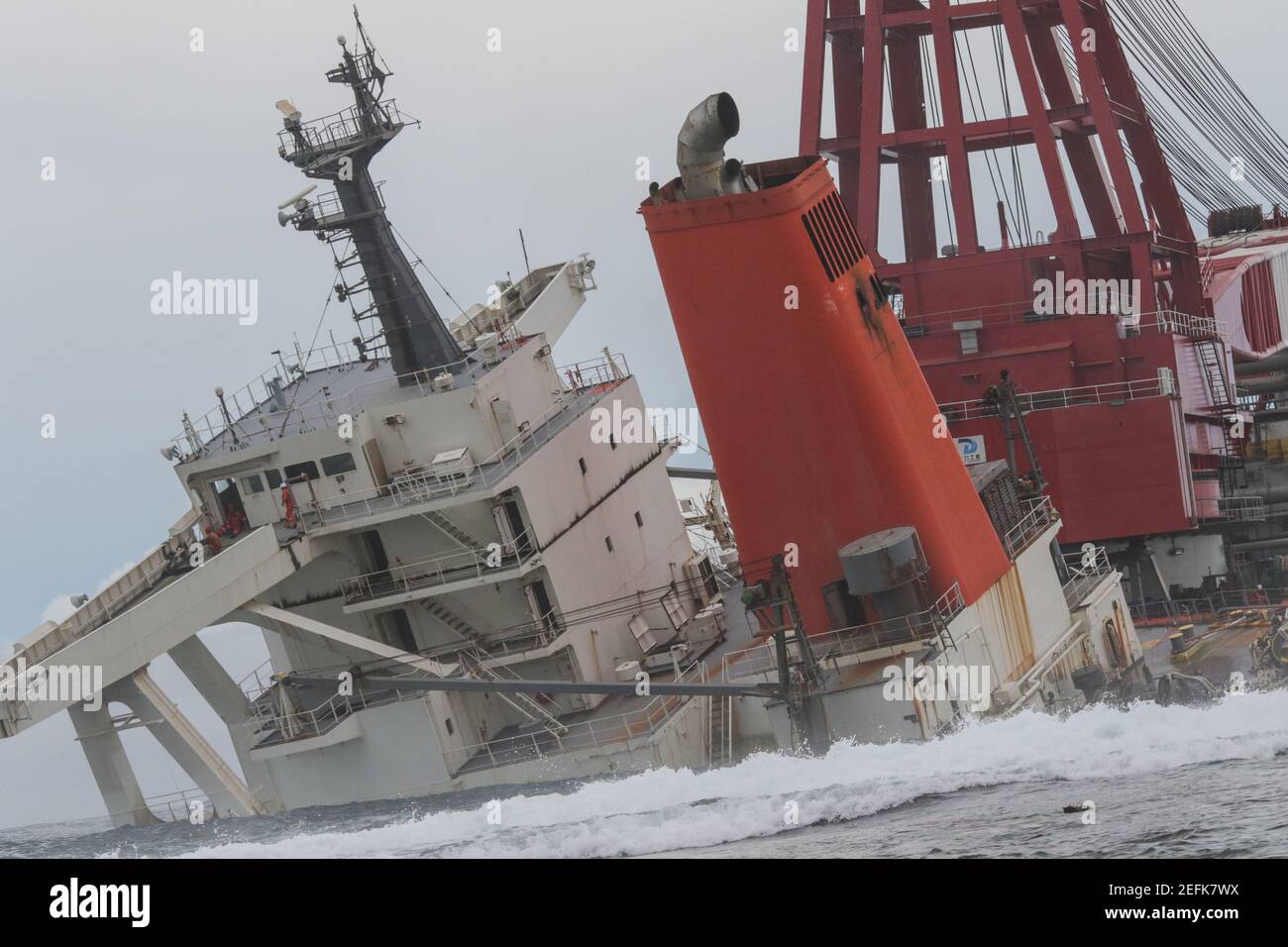 Die Ölkatastrophe von MV Wakashio, die vom Menschen gemachte ökologische und wirtschaftliche Katastrophe, ereignete sich vor der Küste von Pointe d'Esny, südlich von Mauritius Stockfoto