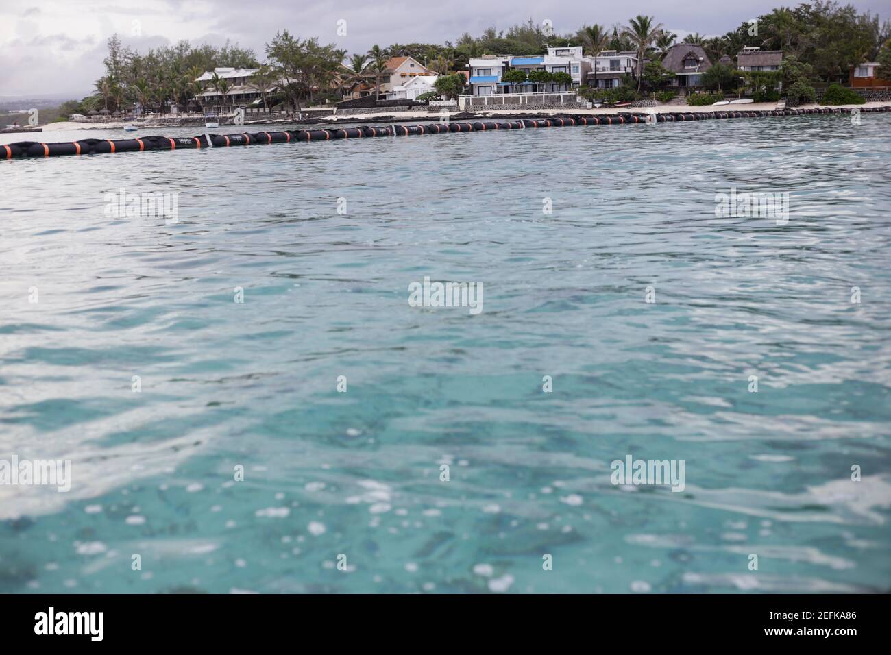 Die Ölkatastrophe von MV Wakashio, die vom Menschen gemachte ökologische und wirtschaftliche Katastrophe, ereignete sich vor der Küste von Pointe d'Esny, südlich von Mauritius Stockfoto