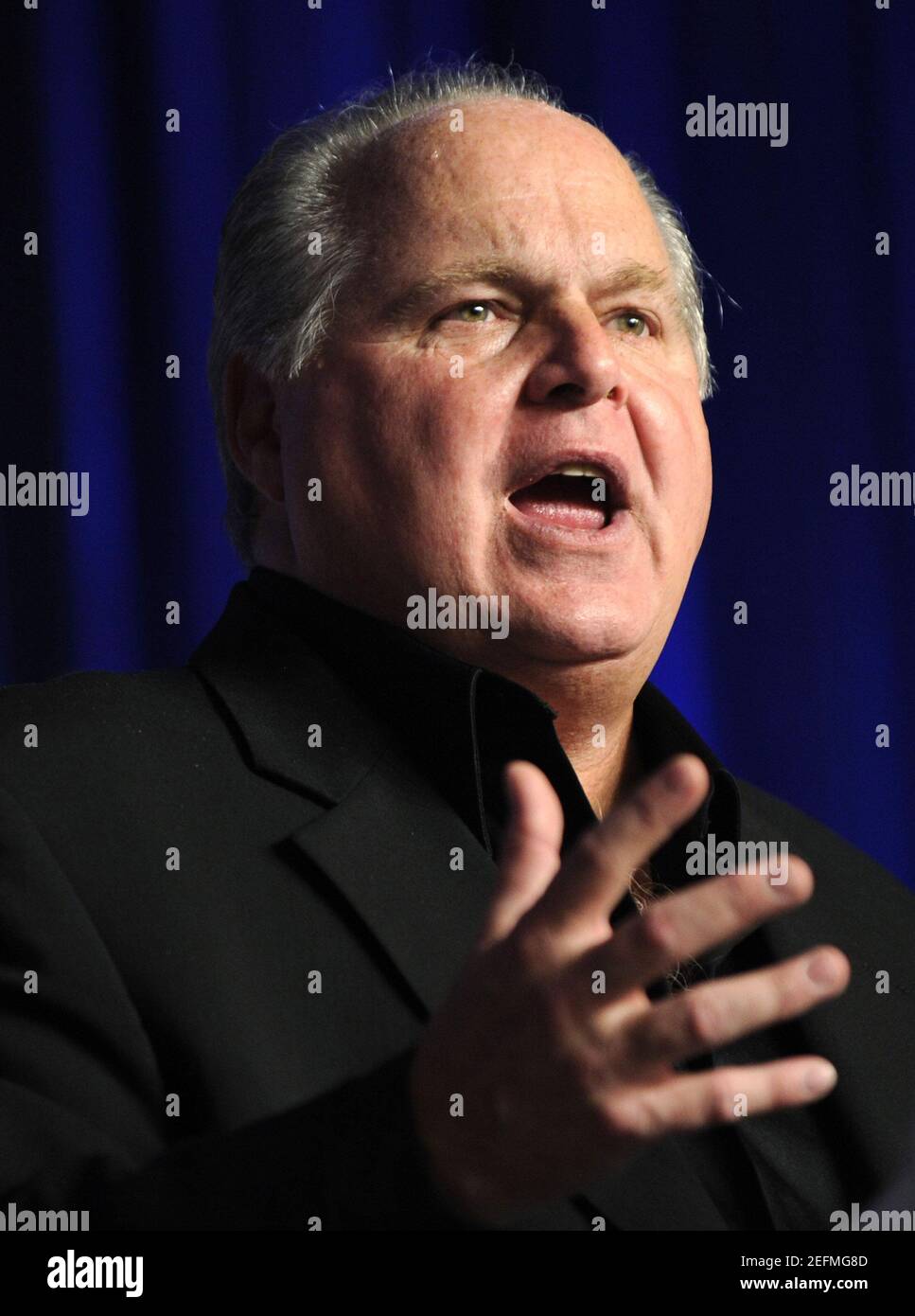 Washington, Usa. Februar 2021, 17th. Der konservative Radiomoderator und Kommentator Rush Limbaugh, auf diesem Foto vom Februar 2009 zu sehen, der auf der Conservative Political Action Conference in Washington, DC sprach, ist am Mittwoch, den 17. Februar 2021, im Alter von 70 Jahren gestorben. Limbaugh starb nach einem einjährigen Kampf mit Lungenkrebs. Datei Foto von Alexis C. Glenn/UPI Kredit: UPI/Alamy Live News Stockfoto