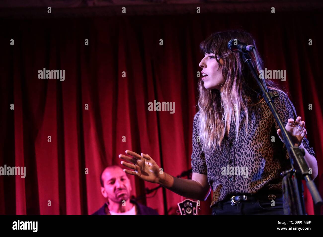 Lou Doillon und ihre Band in der Bush Hall Stockfoto