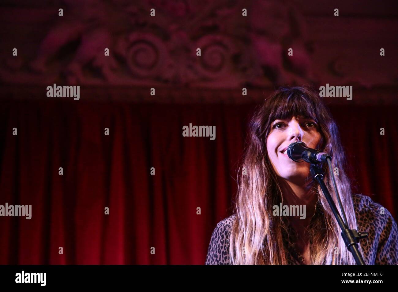 Lou Doillon und ihre Band in der Bush Hall Stockfoto